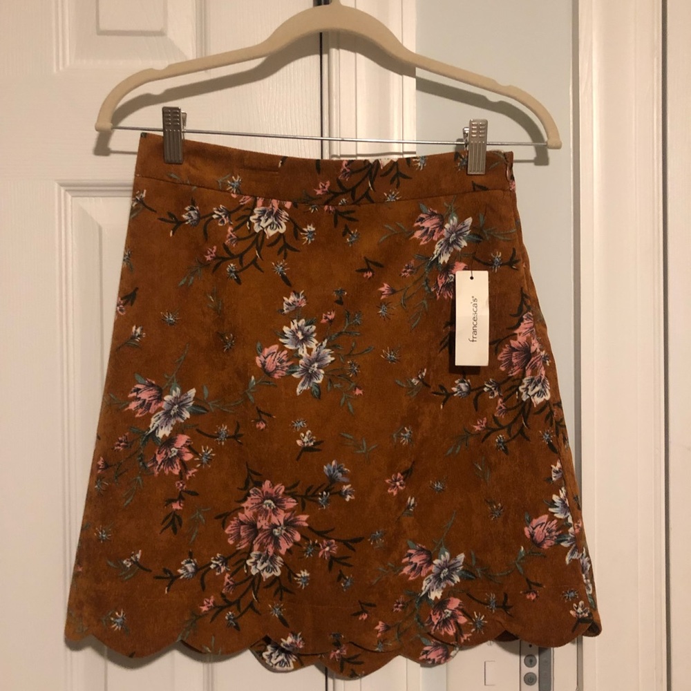 Francesca's NWT Never Worn Floral Skirt; Size M.